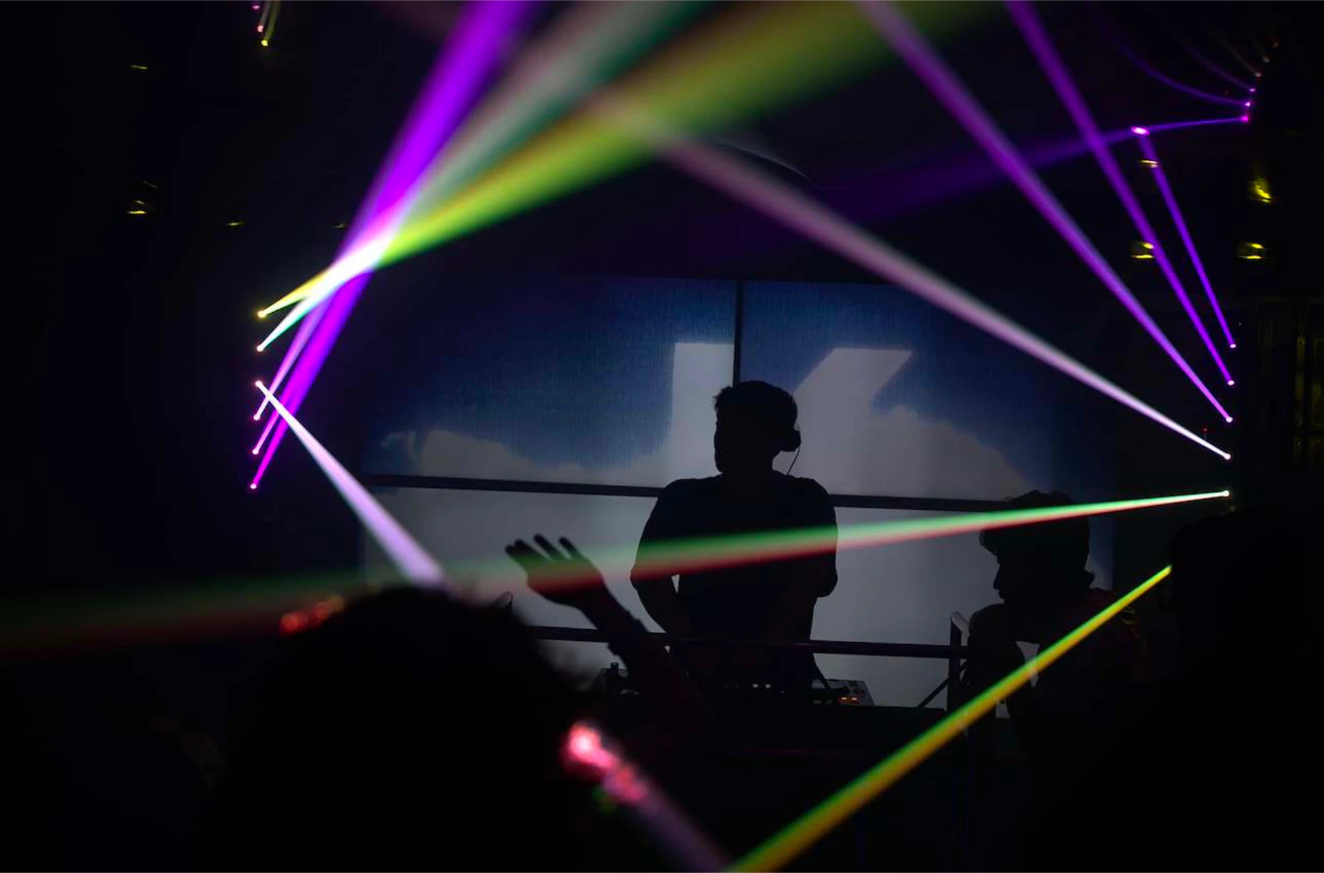 Jason Kushy live set capturing dancefloor energy at a house music night